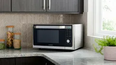 Är mikrovågsugnen verkligen farlig? En enkel förklaring utan myter